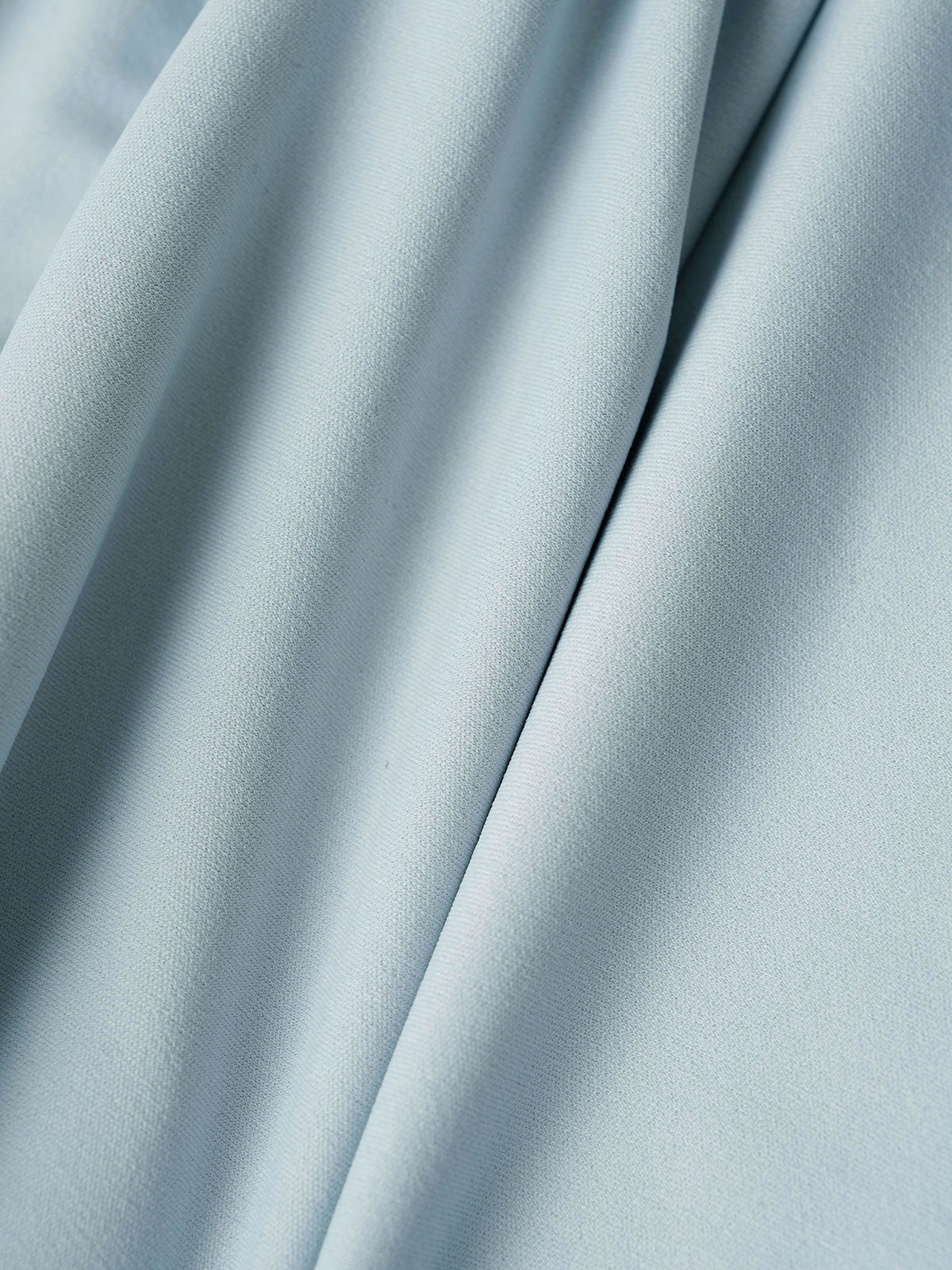 Hellblaues Langarmtop mit Cut-out – leichter Halt
